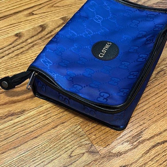 Gucci Blue Toiletry Bag with Monogram Pattern - Picture 2 of 3